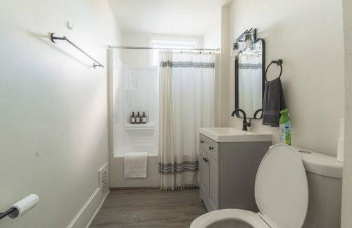 Charming 4 BDR - Walk to Downtown & Free parking! - Foto 15