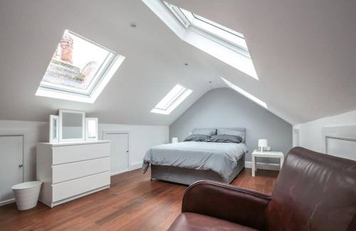 Large Modern Spacious House 6 Bedrooms 5 Bathrooms - Foto 13