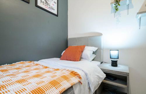 Spacious 3-Bedroom Home Near City Centre with Parking - Foto 6