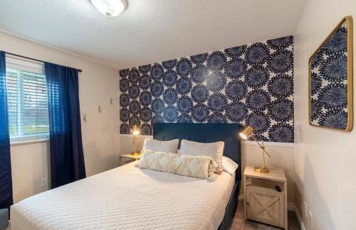 Business in Front and Fun in the Back Pets too - Photo 18