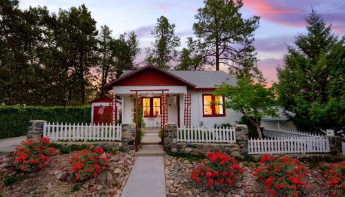 PRIVATE HOME Walk to Downtown CHERRY BLOSSOM COTTAGE Hot Tub SLEEPS UP TO 6 GUESTS - Foto 2, Garden