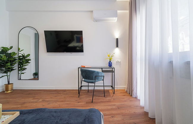 Playful & Trendy 2BR on Regina Elisabeta, Steps to Cismigiu Gardens | Bathtub & Boulevard Views - Foto 13