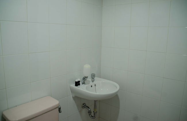 Spacious And Homey 3Br At Kondominium Rajawali Apartment - Photo 12