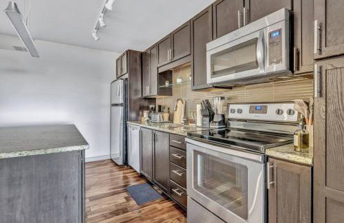 Luxury Apt W/Parking CityView|Pool| Gym|PoolTable - Foto 16