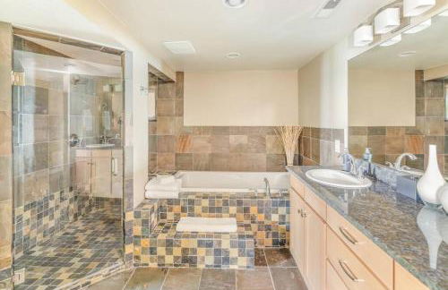 Quintessential Seattle Water Views w HotTub - Foto 13