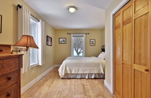 Chittenden Farmhouse - Historic 4BR, 2BA, 20 Min to Skiing, 7 Min to Mountaintop Resort - Foto 33