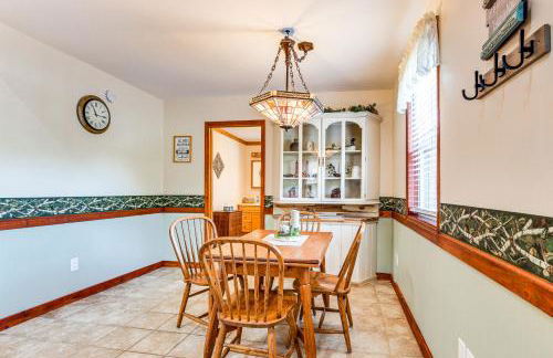 Riverfront Peru Cabin about 2 Mi to Lake Champlain! - Foto 9