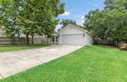 Boat House - Steps to Boat Ramp, Grill & 1 Mile to Beach - Foto 8