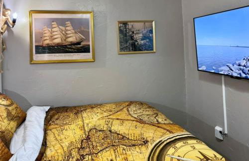 Comfy, Close to Downtown with Lake & Lift Bridge Views - Foto 24