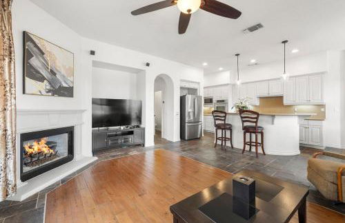 Spacious Luxury home in Gated Community with Resort Pool & Scenic Views - Photo 66