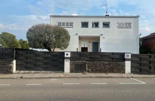 CASA CON JARDIN, SAUNA, PISCINA PRIVADA y NATURALEZA CERCA DE BARCELONA - Foto 7