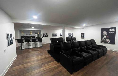 Luxe Lrg Pocono House for 18 Hot Tub/Gameroom/Pool - Foto 79