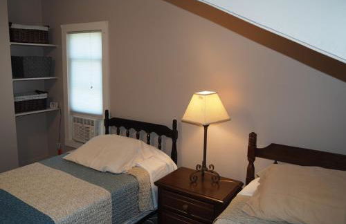 The Cute & Cozy - Upper Apt - Great Location! - Foto 29