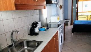 Agapi Studio Acharavi à 50m de la mer, 400m du centre ville - Foto 4, stove