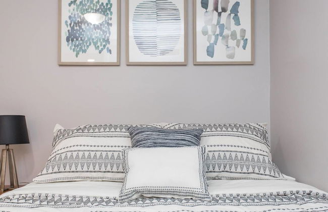 Mid Century Gem Comfort, Close to Train 3bd - Foto 9