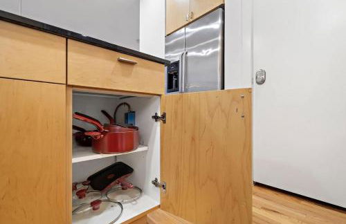 Houston Getaway by Downtown Pool Table Pets - Photo 10