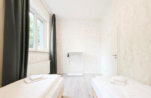 Tolstov Apartments - 3 Room Apartment - Kitchen - Dining Room - Terrace - 25 min to Messe DUS - Foto 12