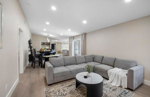 Luxe Getaway w Pool, Games & Fun Vibes - Foto 10