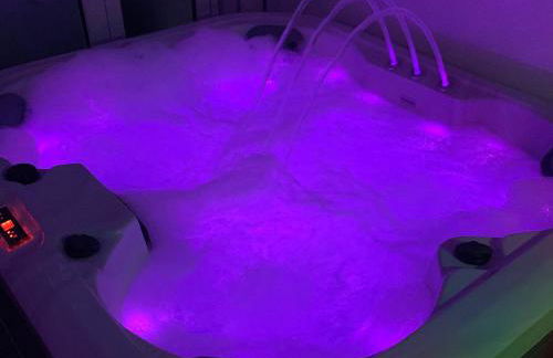 Cozy Hideaway With Hot Tub & Sauna Sleeps 7 - Foto 90