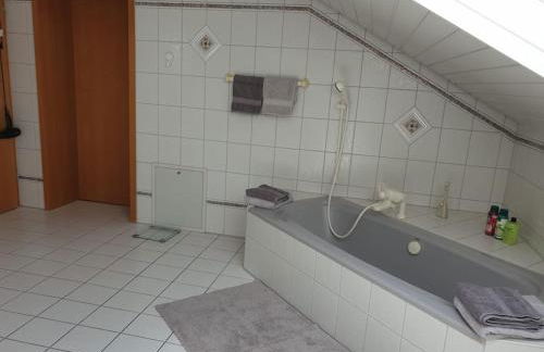 Moderne DG-Wohnung in Mainleus - Foto 23