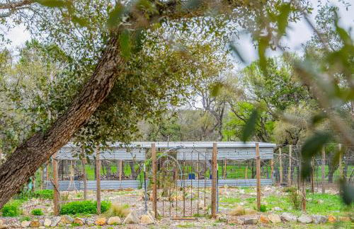 Serene Hill Country Home w/ Romantic Garden Escape - Foto 57