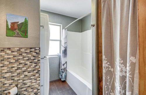 6 Mi to Mt Union Peaceful Cabin with Deck - Foto 12