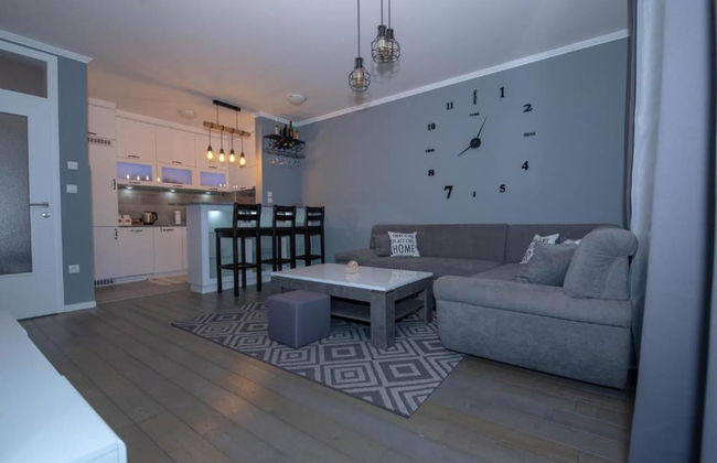 Beautiful Athena Apartment Located in Lukavica - Foto 1