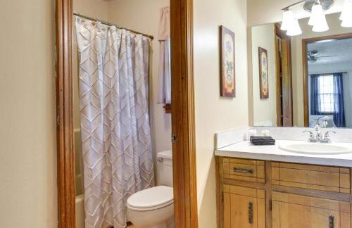 Cozy Georgia Getaway with Deck, Grill and Fire Pit! - Foto 16