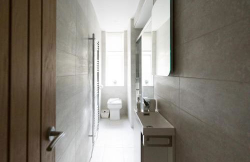 Superb 1Bed Flat in Fabulous West End - Pass the Keys - Foto 18