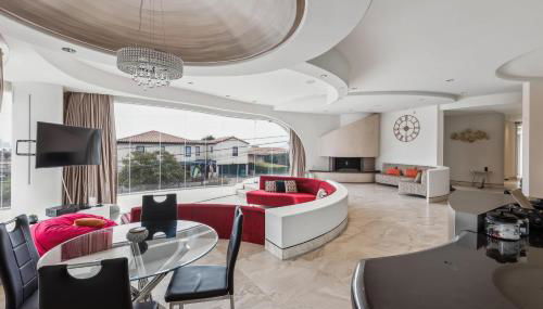 The Wave House! Custom Gem with Panoramic Views, Fire Pit, BBQ, Pool Table - Foto 2