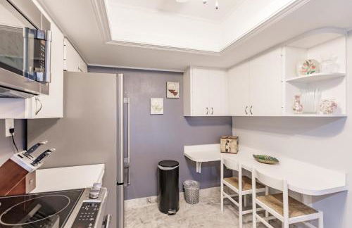 1055-805 8th Floor Condo with Abundant Light - Foto 5