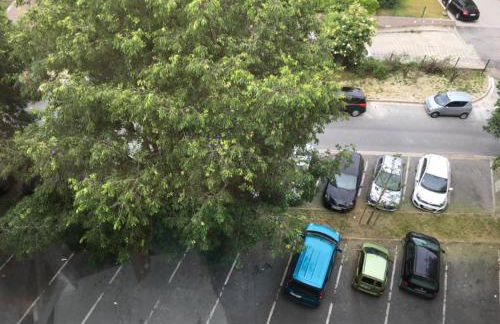 BedinReims "burgundy bottle" 110m2 Exceptional, 4 chambres doubles, 2 bain, free park & wifi, tout équipé - Foto 4