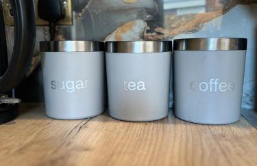 The Place with king beds, Ensuite Bathrooms, Close to Airport and Free Parking - Foto 20