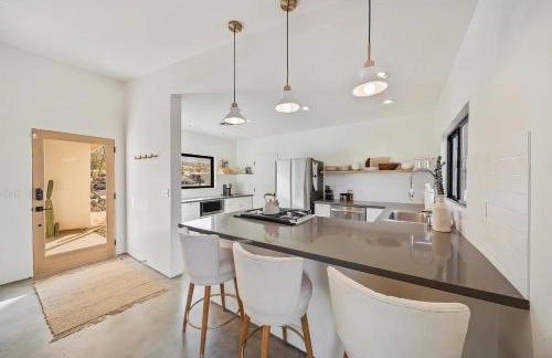 Palm Springs Haven - Pool, Hot Tub & Mountain Views - Foto 14