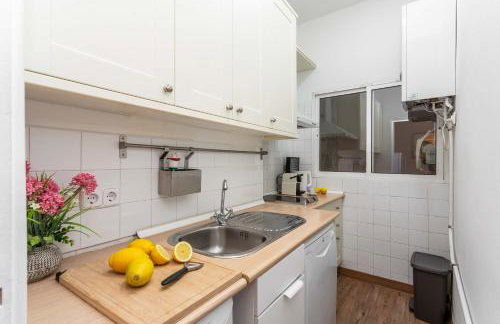 Urban Nest Retreat - Photo 16