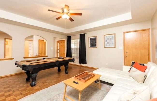 McAllen Majesty 4BR w Pool and Comfort - Foto 29