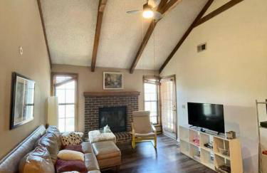 2bd condo w pool view deck 15mn from Kansas City - Photo 2