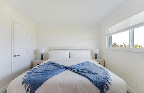 Modern Two Bedroom Suite with 2 King Beds Pool and Steps from the Beach - Foto 23