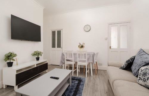 Modern 3-Bedroom Home in-Steps from Crown Point - Foto 19