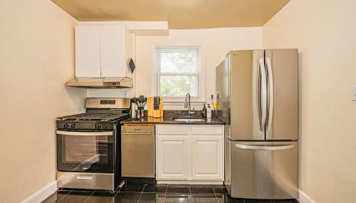 5BR 2 Bath Bath Near UMD and Metro to DC! - Foto 4