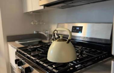 NEW Chic & Cozy 1BD Apartment Near East River, Minutes from Central Park - Foto 36