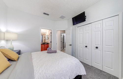 #463-Fabulous 4 bed villa with south facing private pool and spa overlooking water - Foto 22