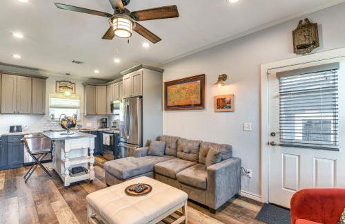 Walk to Sea Isle Beach Group Getaway with Deck! - Foto 5