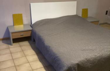 Geräumiges Apartment 90 m Zwei Schlafzimmer große Küche mit Essbereich Badewanne Waschmaschine Spülmaschine gesamte Unterkunft gehört Ihnen - Photo 24