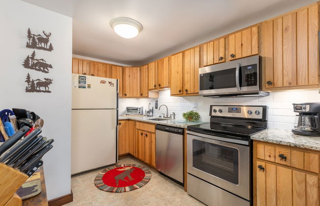 Cozy Seven Springs 1 Bedroom Deluxe Condo with Private Deck by RedAwning - Save 10% on 3 Nights, 15% on 5 Nights! - Foto 3