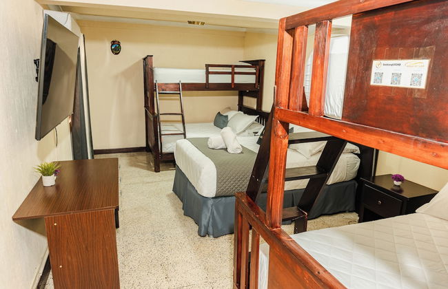 Gold House - Photo 16