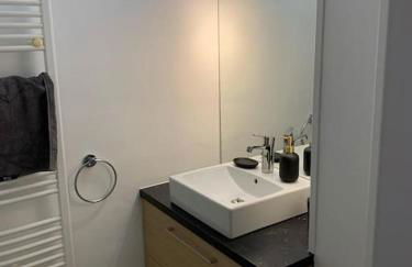 "La clé dorée" Studio balcon ensoleillé Vue montagne wifi - Photo 12