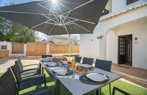 Host Wise - Sunny Spacious House - Terrace & Free Parking - Foto 26