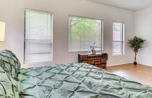 Easy ABQ Access Large Family Home with Patio and Yard - Foto 15