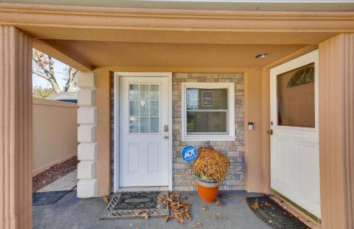 Cozy and Convenient Elmont Retreat with Patio! - Foto 20